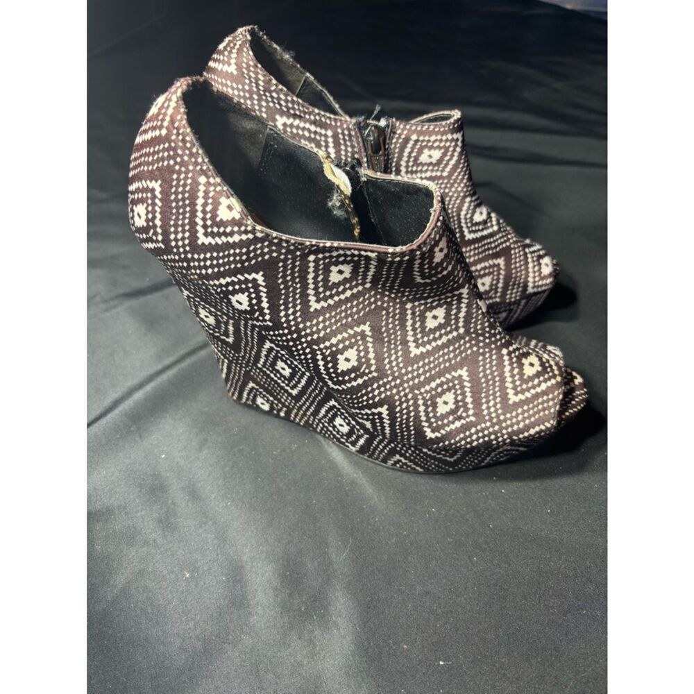 Cato Women’s Geometric Peep-Toe Wedge Booties - Black/White EPC Size 8